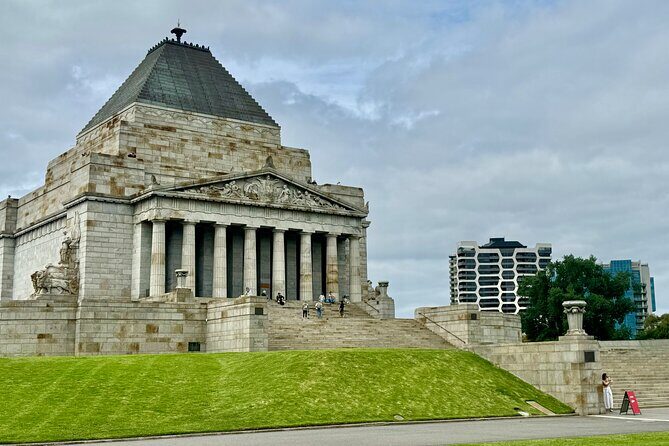4 Hours Sightseeing Small Group Tour in Melbourne City - Sports landmarks: MCG and Rod Laver Arena