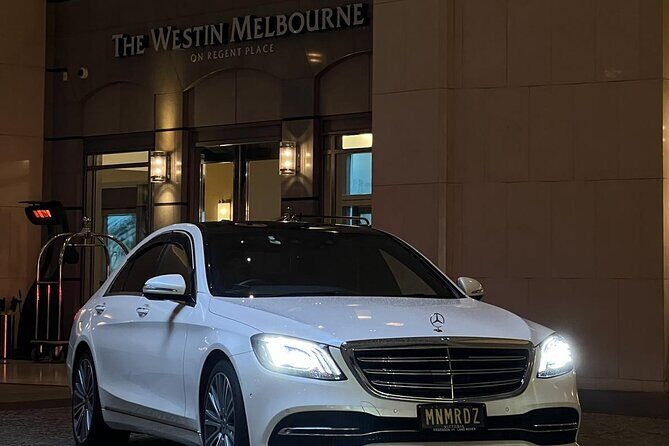 Airport Transfers - Chauffeur Car & Limo Services of Melbourne - The ride experience: comfort, water, charging, and practical rules