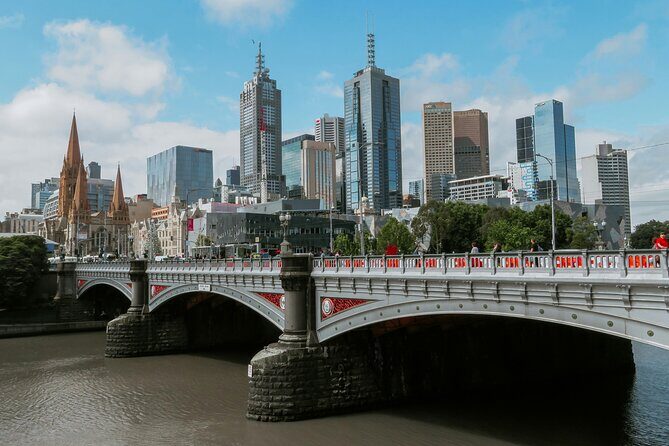 English Melbourne Walking Tour - The guide experience: humor, clear voice, and real answers