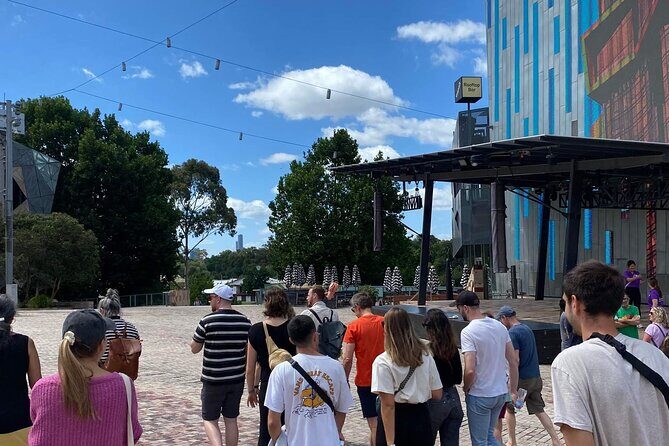 English Melbourne Walking Tour - Stop 4: Hosier Lane—graffiti as storytelling, plus hidden details