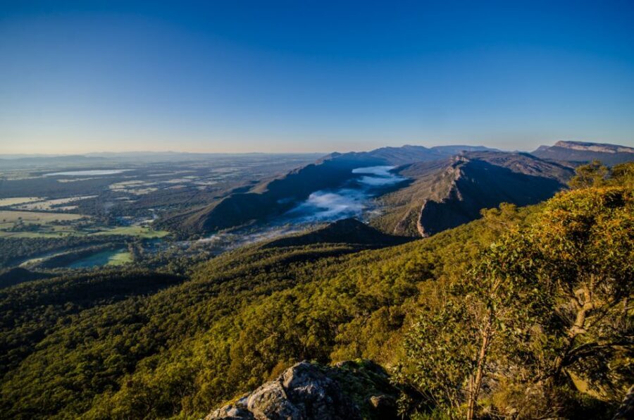 From Melbourne: Grampians National Park & Kangaroos - Wildlife spotting around the park: kangaroos, emus, and guide help