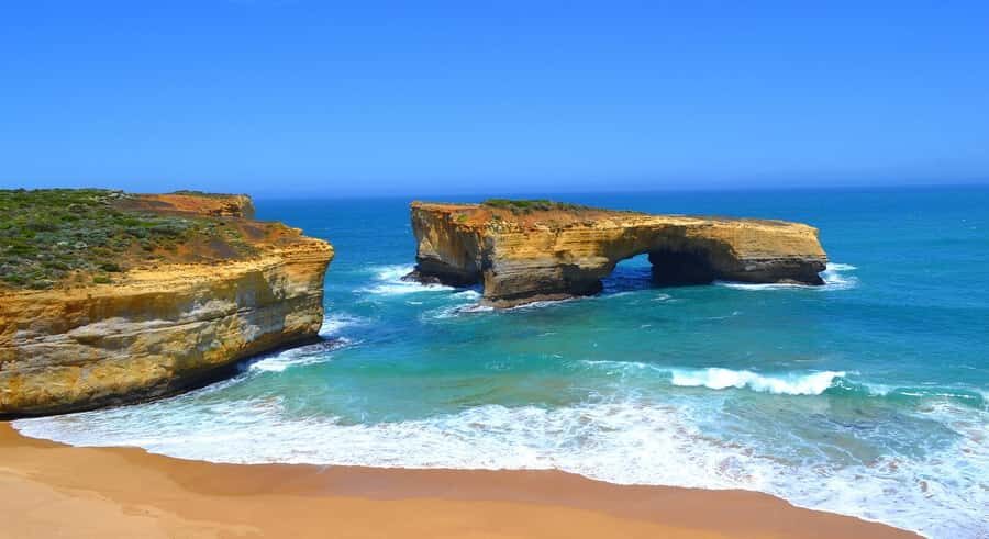 From Melbourne: Great Ocean Road Day Trip with Dinner - Eastern View Memorial Arch and the Anglesea pass