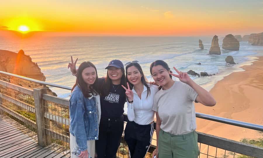 From Melbourne: Great Ocean Road Full-Day Sunset Tour - Loch Ard Gorge: your best mid-day walk and photo block