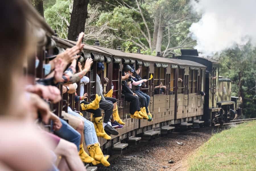 From Melbourne: Puffing Billy Steam Train & Wildlife Tour - Lakeside Visitor Centre Break: How to Use Your Hour Between Worlds