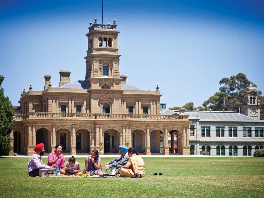 From Melbourne: Werribee Open Range Zoo & Werribee Mansion - Gardens and Seasonal Flowers: Plan for What’s Actually Blooming