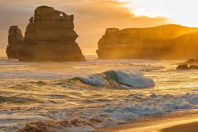 Full day Shared Tour to Twelve Apostle (Melbourne Chinese Tour) - Loch Ard Gorge: cliffs, a sheltered beach, and the shipwreck legend