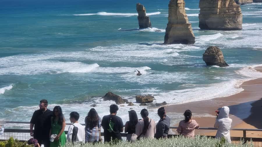 Great Ocean Road Lux Tour Max 11 Hotel Pickup - Loch Ard Gorge (30 Minutes): The Shipwreck Story and the Cliffs Up Close