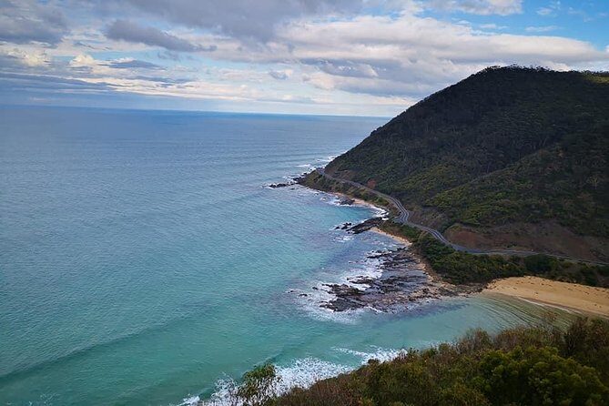 Great Ocean Road Medium Size Group Tour - Loch Ard Gorge: Where the Guide Turns Views Into a Story