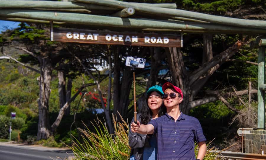 Great Ocean Road Tour w/ Deluxe Minibus & Top-Rated Guide - Memorial Arch and Kennett River: Easy Stops With Big Payoff