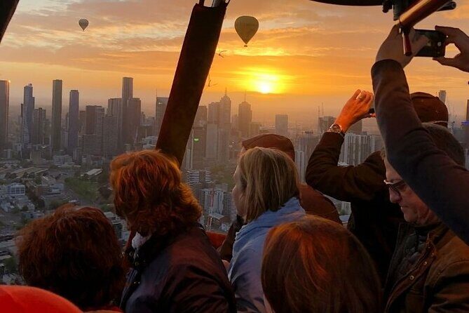 Hot Air Balloon Flights over Melbourne City (optional breakfast) - Optional breakfast near Hotel Windsor: a nice finish to a very early start