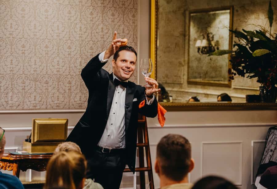Impossible Occurrences - Melbourne Magic Show - Getting seated: general admission isn’t a dealbreaker, but pick your moment