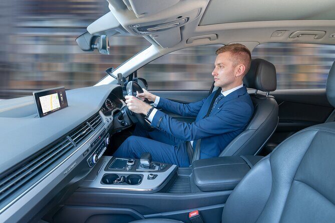 Luxury Airport Transfer to Melbourne CBD - The Drive to the CBD: Time, Traffic, and Comfort