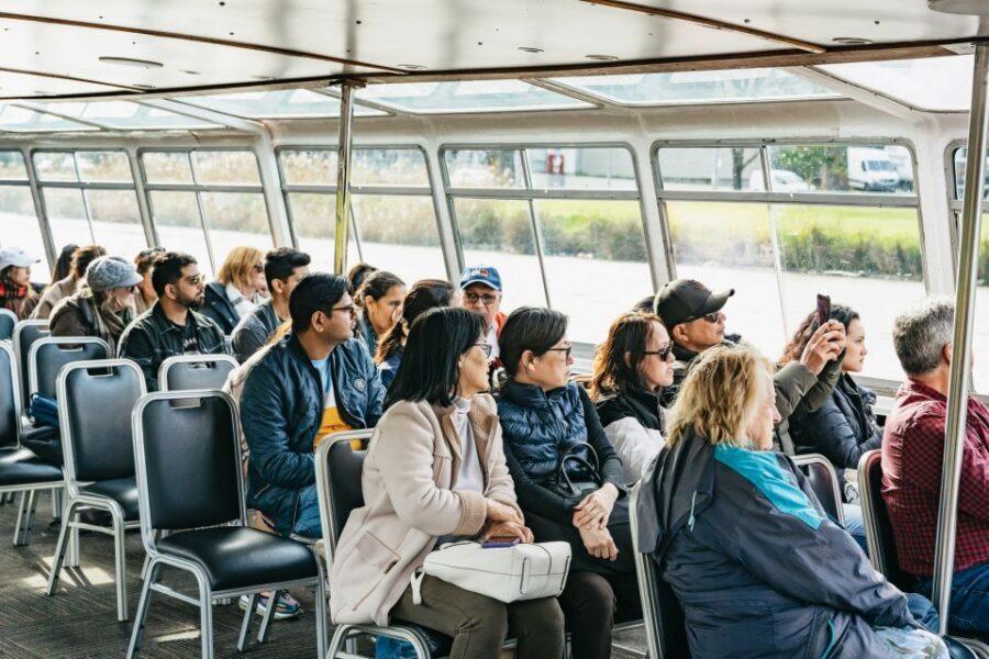 Melbourne: 1-Hour Gardens and Sporting Precinct River Cruise - Commentary quality: informative, but listen with the right expectations