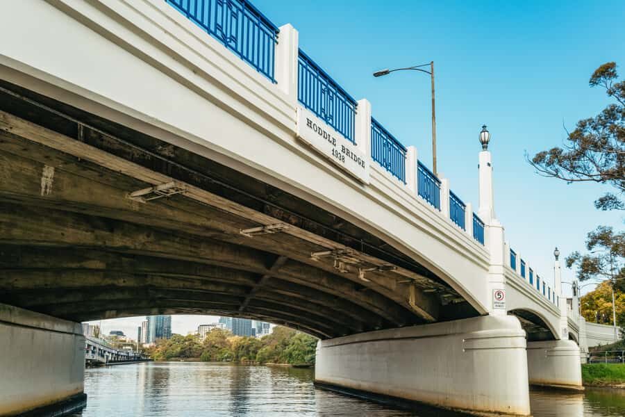 Melbourne: 2-Hour City Highlights River Cruise - When the plan changes: tides, pauses, and switching boats