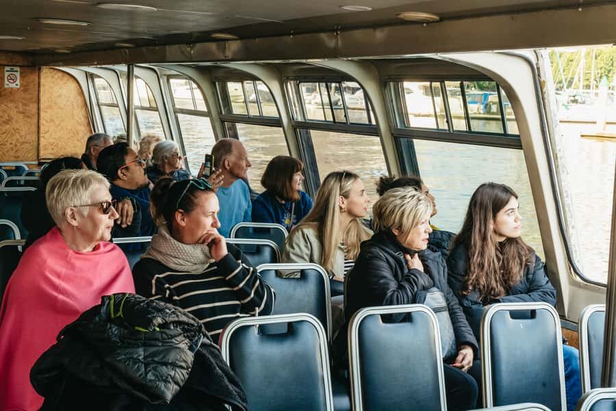Melbourne: 2-Hour City Highlights River Cruise - Tea, coffee, and the onboard food-and-drink reality