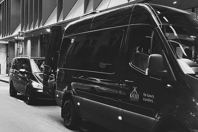 Melbourne Airport to City/CBD Private transfers 4 or more - The human touch: communication, calm under delays, and local tips