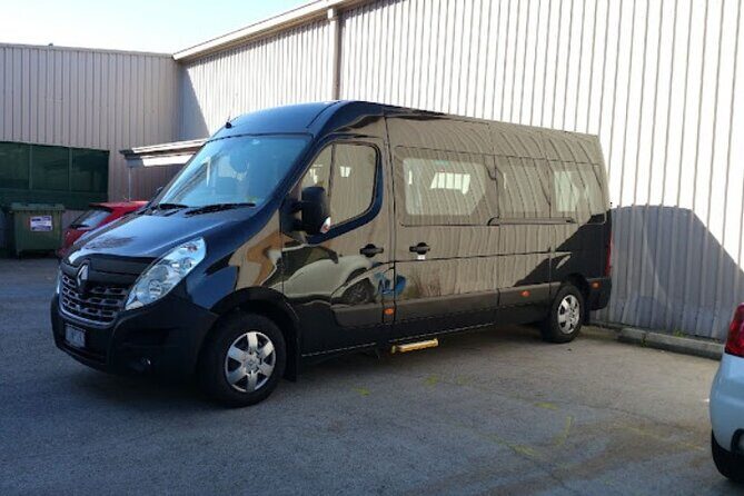 Melbourne Airport Transfer with Meet and Greet Service - Inside the car: Wi‑Fi, A/C, and the comfort details that matter
