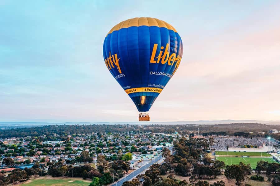 Melbourne: Balloon Flight at Sunrise - 1-Hour Flight Over the MCG, Yarra River, and Botanical Gardens