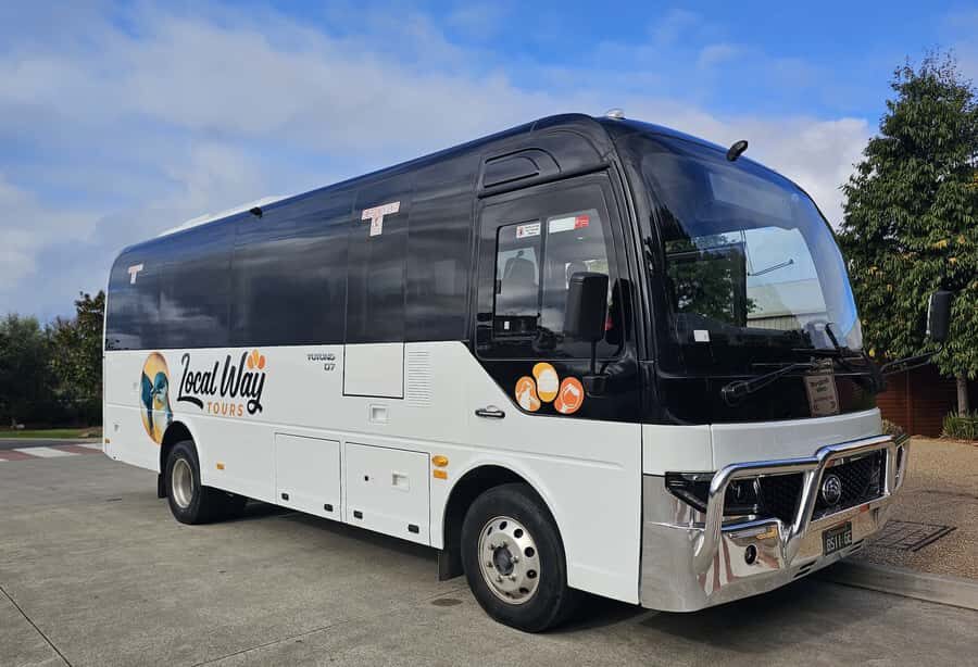 Melbourne: Boutique Phillip Island Wine, Dine & Penguin Tour - Phillip Island Winery: Tasting + Grazing + Wood-Fired Lunch