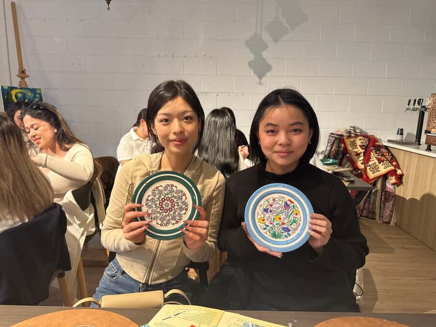 Melbourne: Ceramic Plates & Bowls Paint and Sip Classes - Should You Book This Paint and Sip Class?