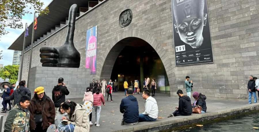 Melbourne City Surrounding Sightseeing Tour - Crown Casino and Entertainment Complex: final city photo stop
