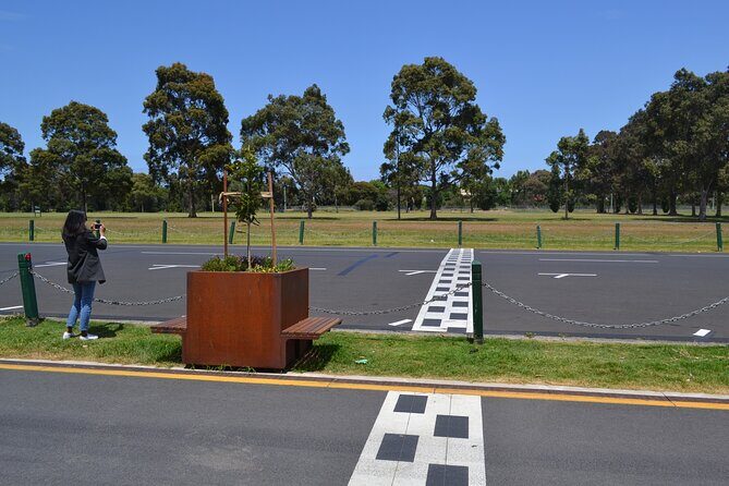 Melbourne Drive by Day - Private Tour - Aughtie Drive: the real Formula 1 track moment