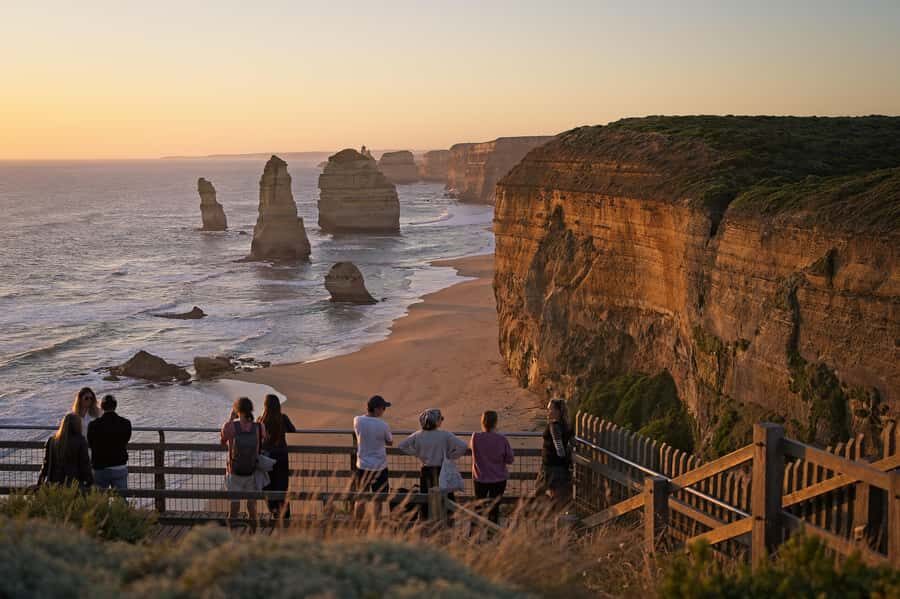 Melbourne: Great Ocean Road Extended–Top Stops&London Bridge - Pickup timing in Melbourne and how the day usually flows
