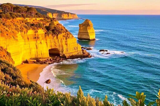 Melbourne Great Ocean Road Reverse Tour + London Bridge wildlife - Getting picked up in Melbourne and what the 12-hour coach day means