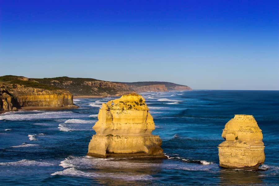 Melbourne: Great Ocean Road to 12 Apostles via the Coastline - The Memorial Arch and Lorne: Two Stops That Add Context