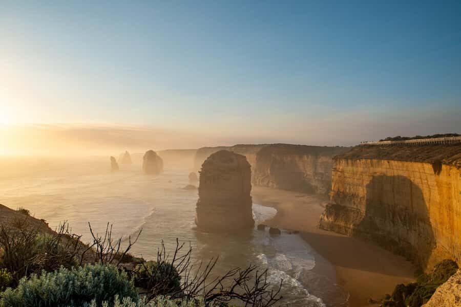 Melbourne: Helicopter Tour to 12 Apostles & Great Ocean Rd - From Hangar 81 to the Melbourne skyline in minutes