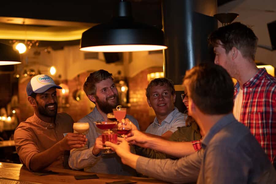 Melbourne: Laneway Bar Tour Where Locals Drink - Meeting Gordon Reserve: the blue-umbrella start