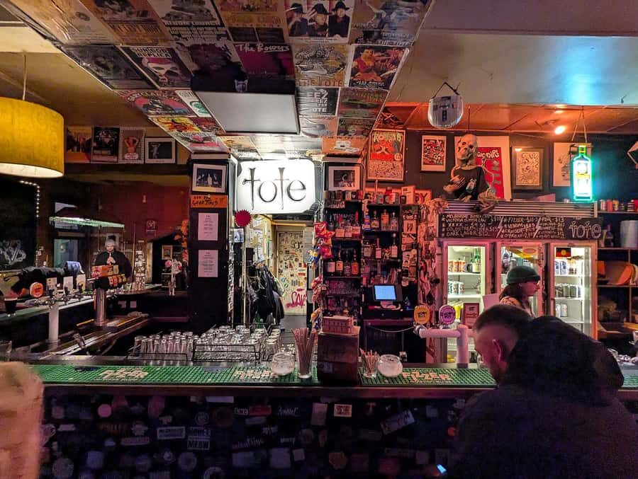 Melbourne Music Venue Pub Crawl with History + 2 Free Drinks - How the night runs (and how to find your group fast)