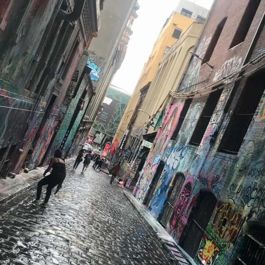 Melbourne: Must-See Walking Tour With a Guide - Starting at 15 Gisborne Street: how the tour gets you moving fast