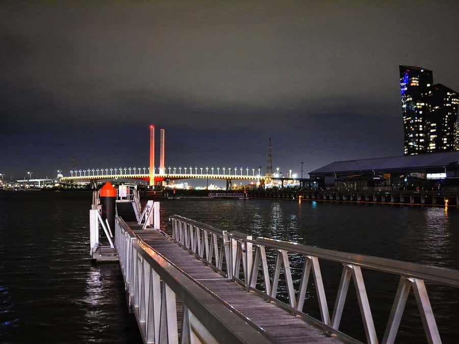 Melbourne: Nighttime Private City Tour with Transfer & Stops - West Gate Bridge Finale: A Wide Panorama of Metropolitan Lights