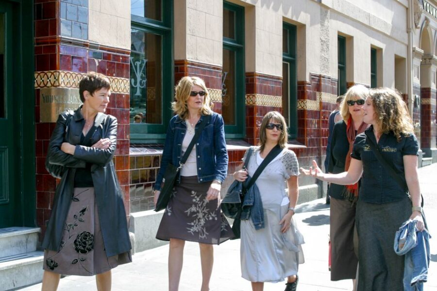 Melbourne: Original Lanes & Arcades Walk (max 8 guests only) - Chocolate tasting and the seated drink stop