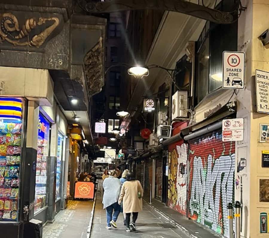 Melbourne: Spirits and Ales Haunted Pub Walking Tour - Getting started outside Young & Jacksons (and what to do with your first 15 minutes)