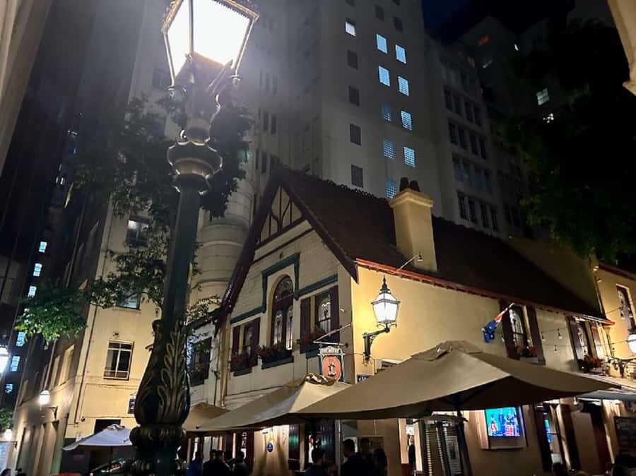Melbourne: Spirits and Ales Haunted Pub Walking Tour - Melbourne’s most decadent arcades and the Chloe finale
