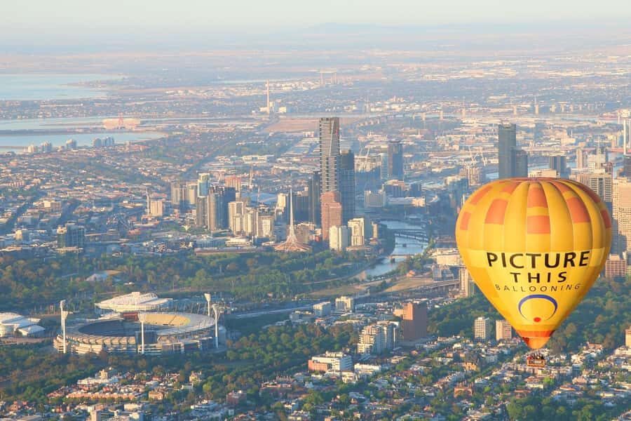 Melbourne: Sunrise Hot Air Balloon Experience with Breakfast - Safety briefing and the balloon basket reality