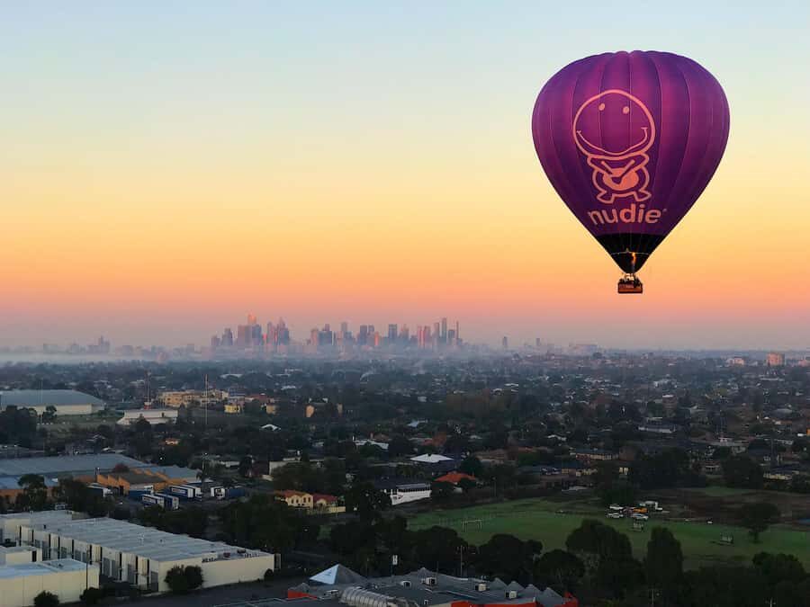 Melbourne: Sunrise Hot Air Balloon Experience with Breakfast - Sofitel meeting point to launch site: the morning rhythm