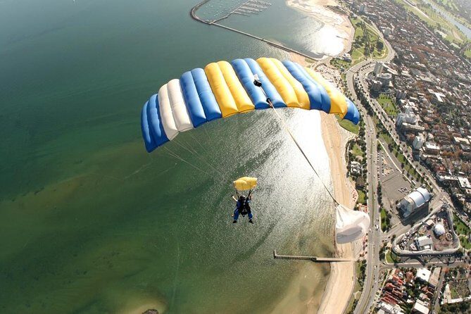 Melbourne: Tandem Skydive Experience over St. Kilda Beach - From M.O. Moran Reserve to Moorabbin Airport: how the day runs
