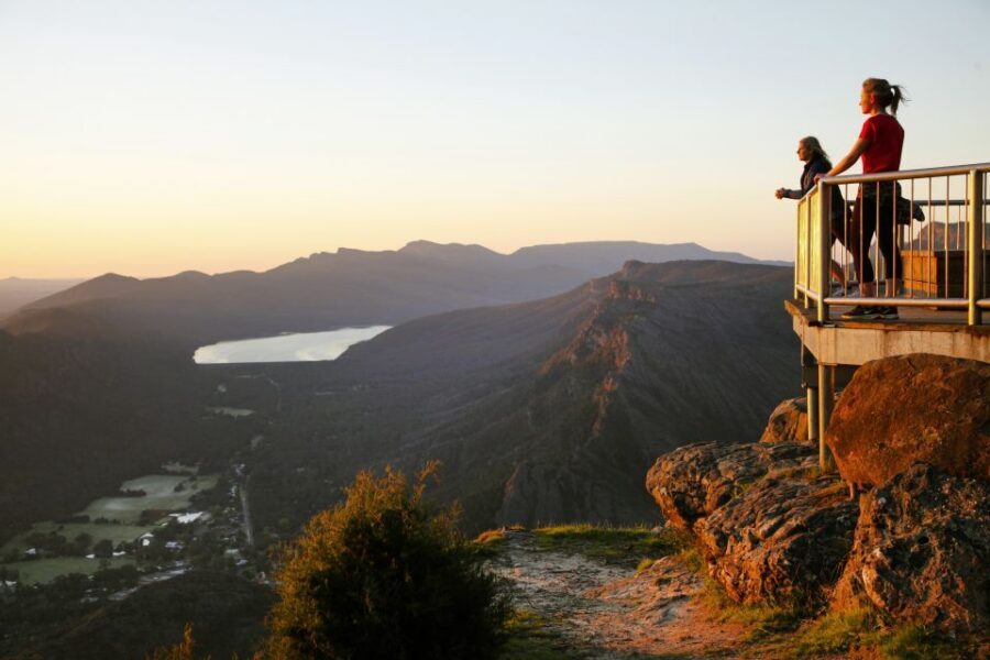 Melbourne to Adelaide: 2-Day Overland Explorer Tour - Day 2 in the Grampians: early wildlife, Borkoa Lookout, and The Balconies