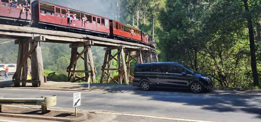 Melbourne to Puffing Billy and Yarra Valley Private Tour - Yarra Valley Chocolaterie: breakfast, browsing, and quick scenic views