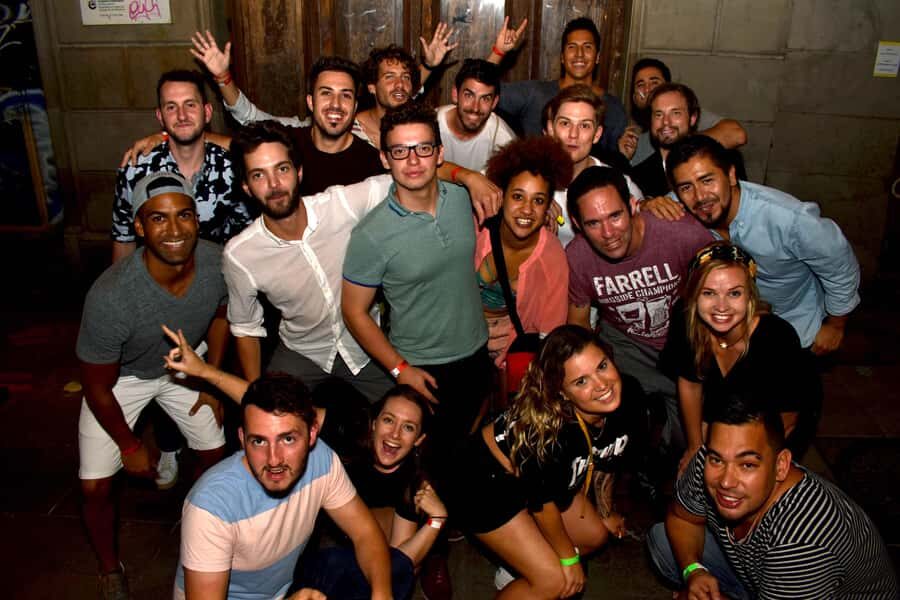 Melbourne: Weekly Bar Crawl: 5 Free shots, Club Entry - A 5-hour bar crawl that works when you want friends fast