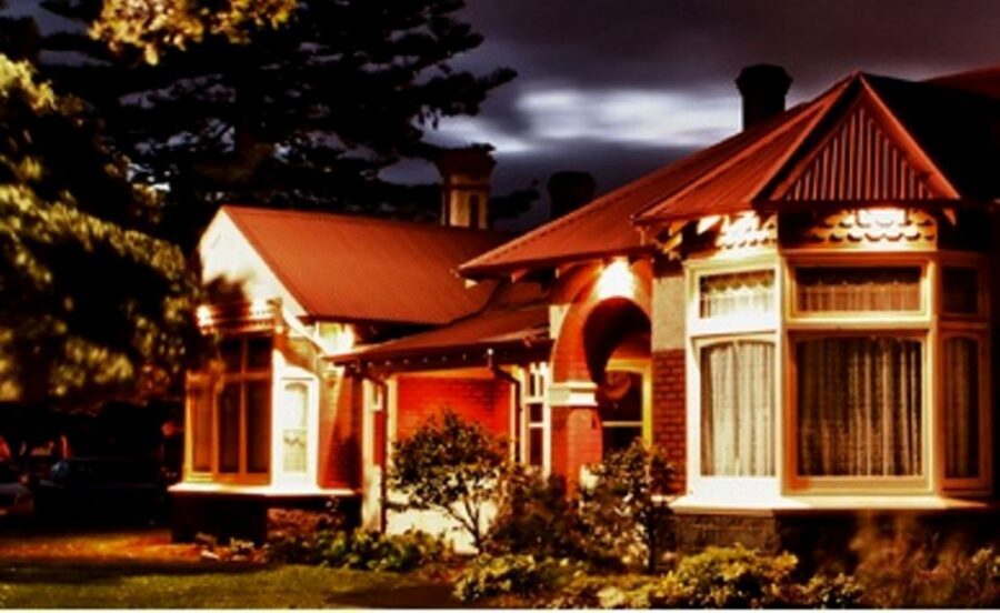 MELBOURNE:Altona Homestead Ghost Tour: Spirits of the Past - Practical tips: shoes, weather, and where to park