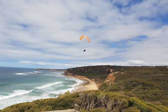 Private Great Ocean Road Day Trip from Melbourne - Split Point Lighthouse and the Memorial Archway ocean-junction moment