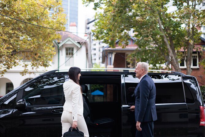 Private Luxury Transfer from Melbourne CBD to Melbourne Airport - Choosing your vehicle: comfort for solo, couples, and groups