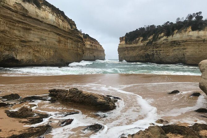 [PRIVATE TOUR] 12 Apostles | Great Ocean Road | Day Trip - Loch Ard Gorge: cliffs, caves, and why the timing feels worth it