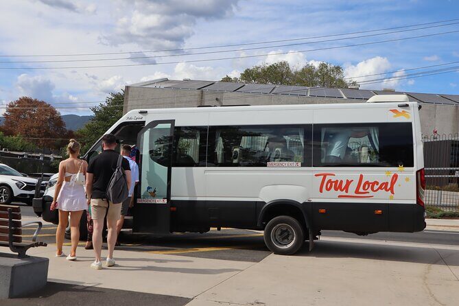Small Group Yarra Valley: Redwoods Forest & Premium Wine Tour - Soumah Wines: tasting with lunch done right