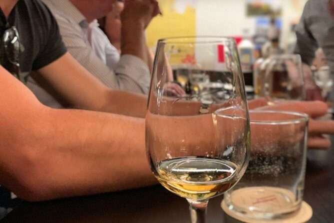 Whisky Bars & Gin Joints: Melbourne Walking Tour - Small-group bar hopping that keeps the pace human