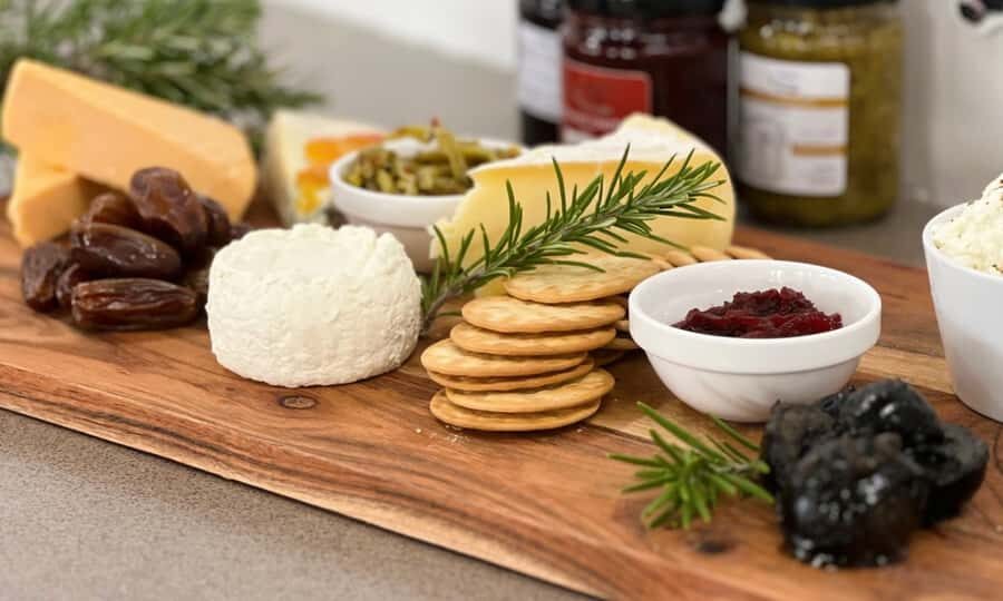 Yarra Valley Full Day Grazing Tour: Gin, Wine, Pizza, Cheese - Healesville Free Time: Coffee at Monte Santo Coffee Roasters and Real Browsing